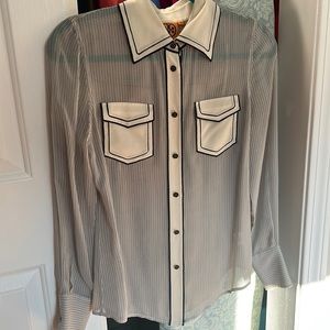Impeccable condition. Tory Burch 100% silk blouse. Contemporary look. Size 6.